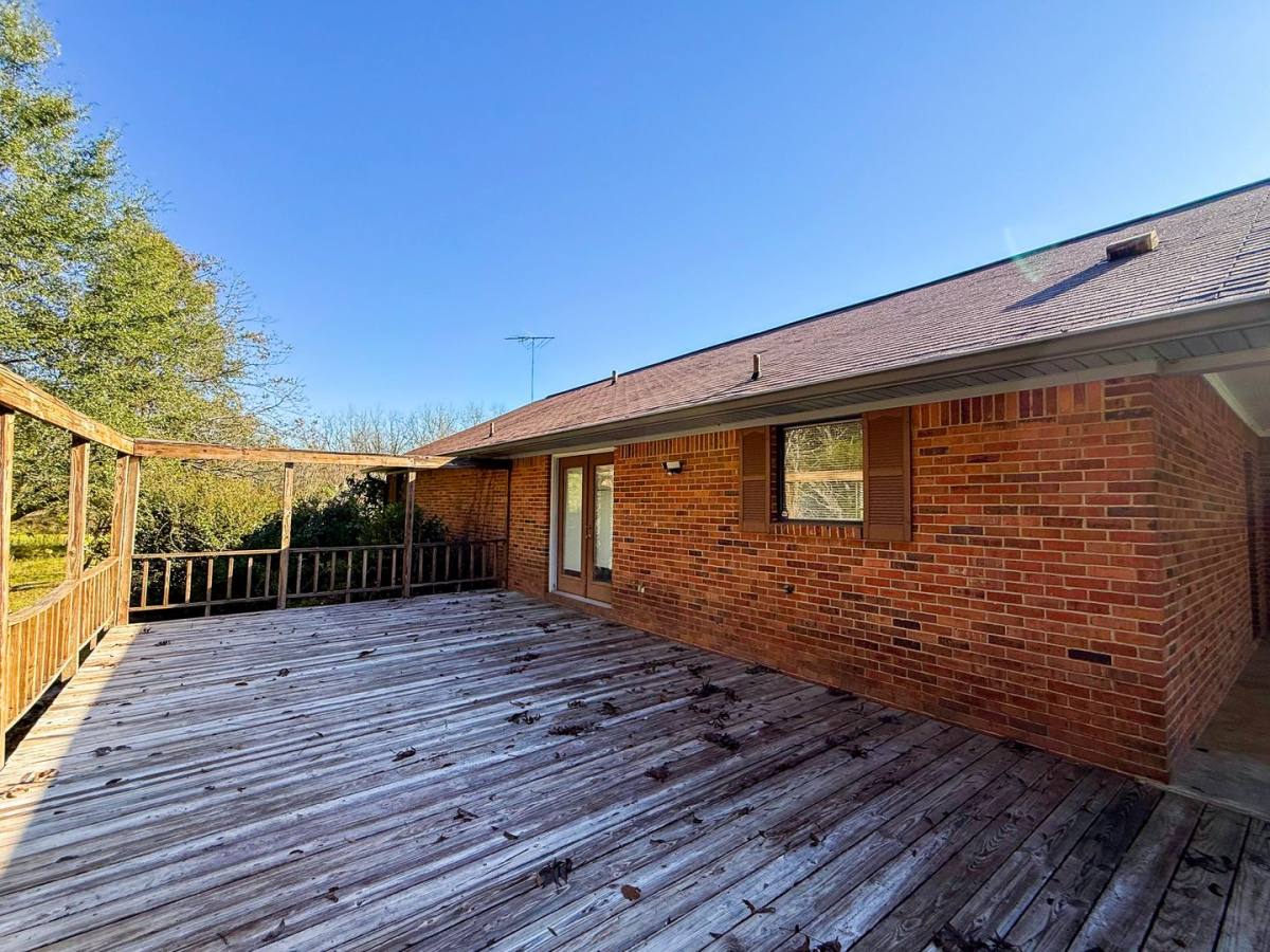 House for rent at 2241 Highway 25 S, Starkville, MS 39759