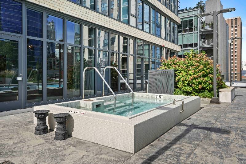 Apartment for rent at 152 W Superior St, Chicago, IL 60654