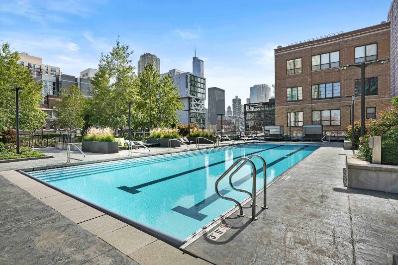 Apartment for rent at 152 W Superior St, Chicago, IL 60654