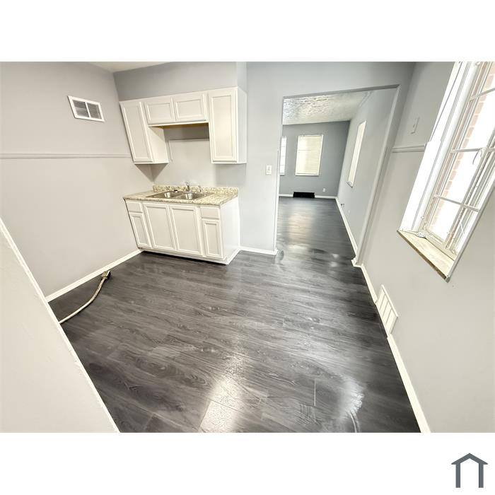 Apartment for rent at 521 E 222nd St #DWN, Euclid, OH 44123