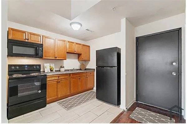 Townhouse for rent at 317 E N Ave City, Baltimore, MD 21202