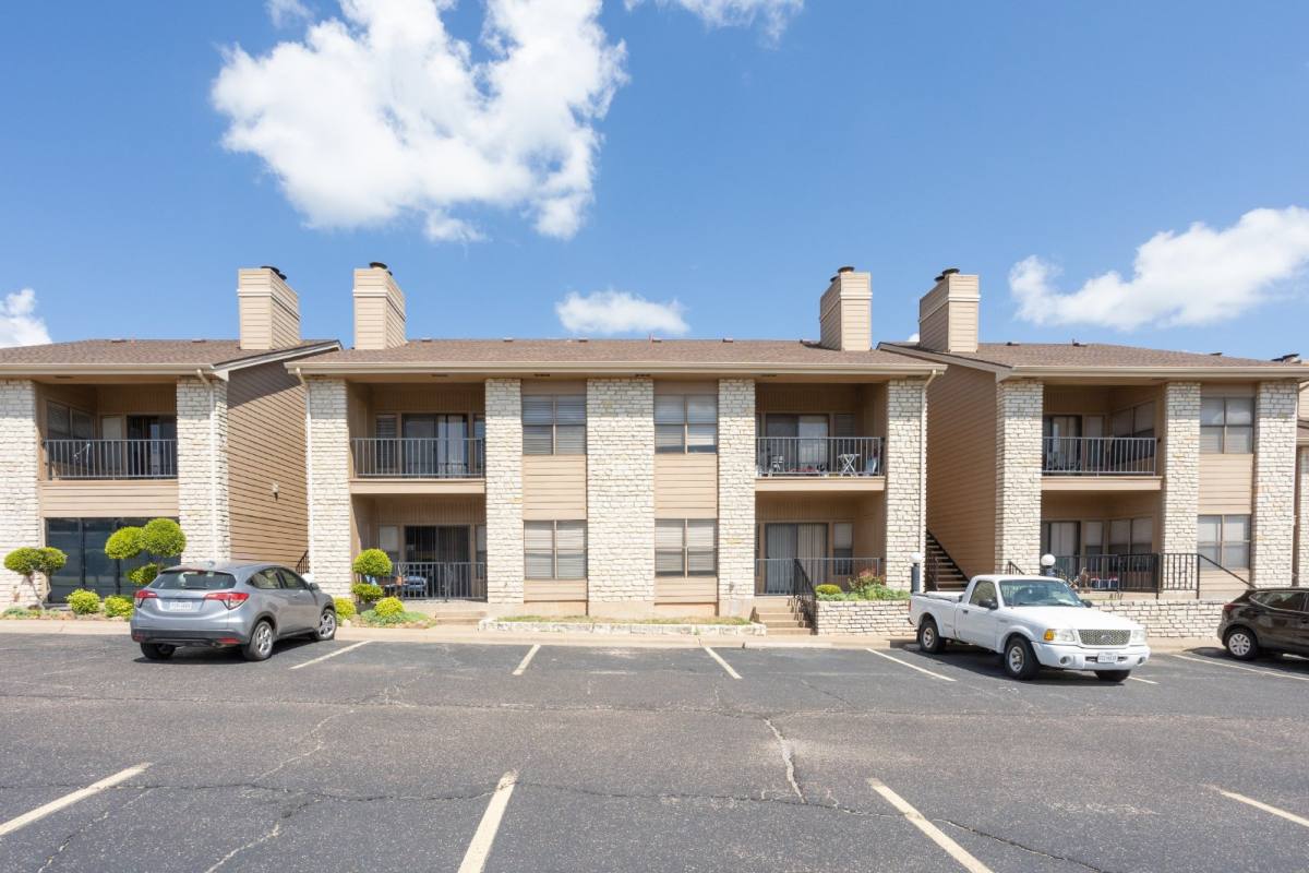 Apartment for rent at 400 E Pearl St #108, Granbury, TX 76048