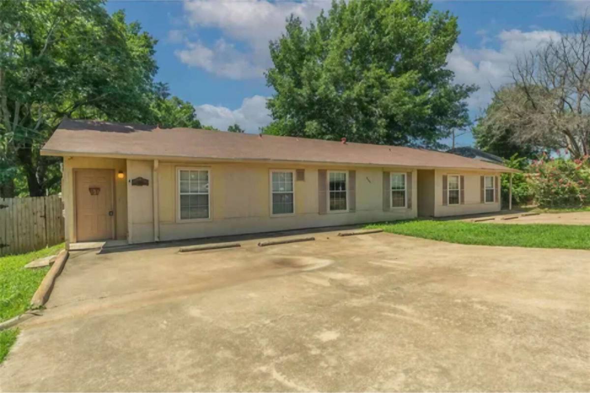 Apartment for rent at 705 N St #A, Weatherford, TX 76086