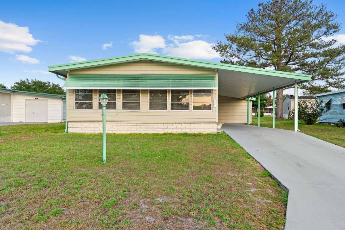 957 Tarrson Blvd, Lady Lake, FL 32159