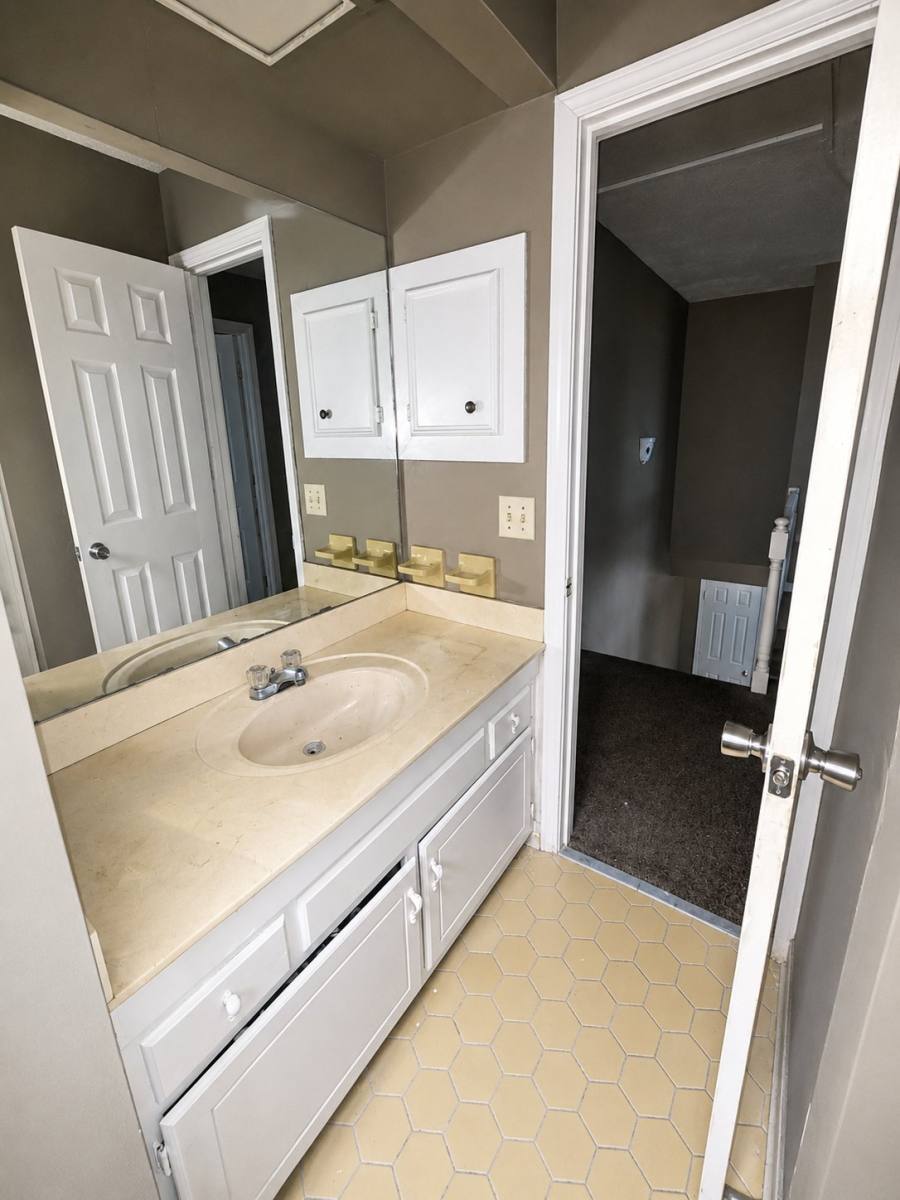Apartment for rent at 1701 1702 Jamestown Way, Jackson, MS 39211