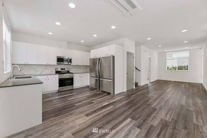 Townhouse for rent at 908 W Emerson St, Seattle, WA 98119