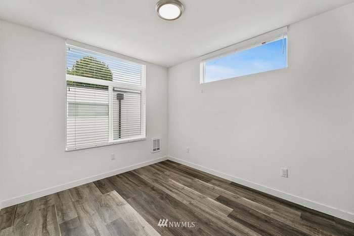 Townhouse for rent at 908 W Emerson St, Seattle, WA 98119