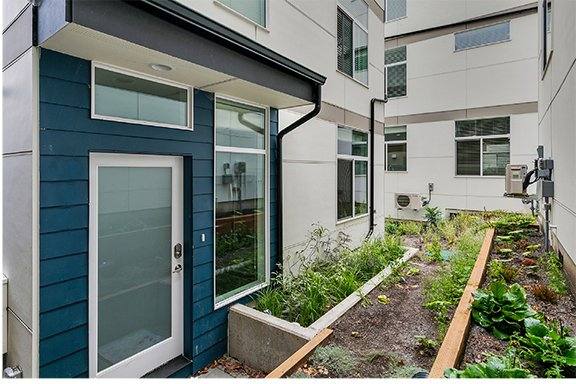 Townhouse for rent at 908 W Emerson St, Seattle, WA 98119