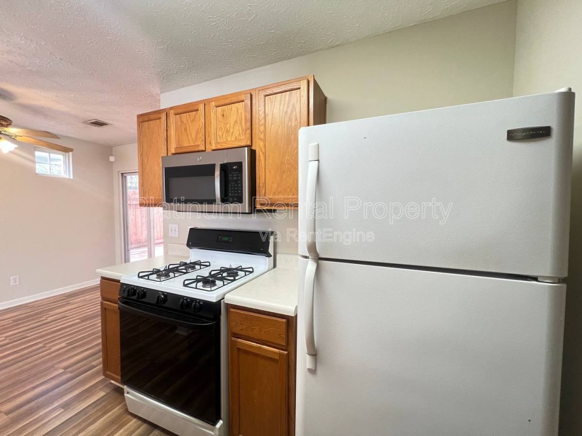 House for rent at 231 Oak Grove Way, Acworth, GA 30102