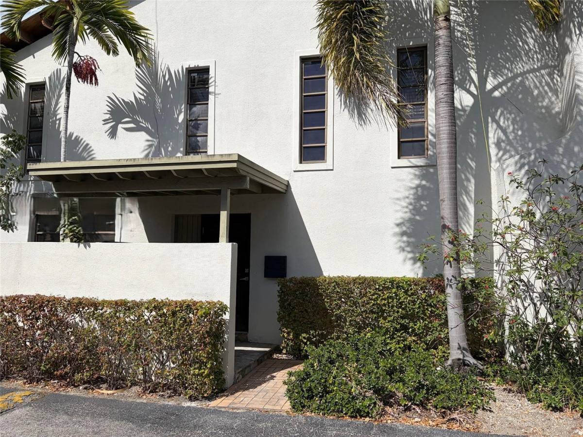 House for rent at 6681 SW 71st Court, Miami, FL 33143