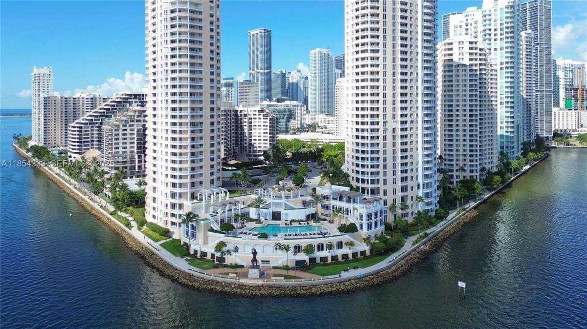 Condo for rent at 848 Brickell Key Dr #3, Miami, FL 33131