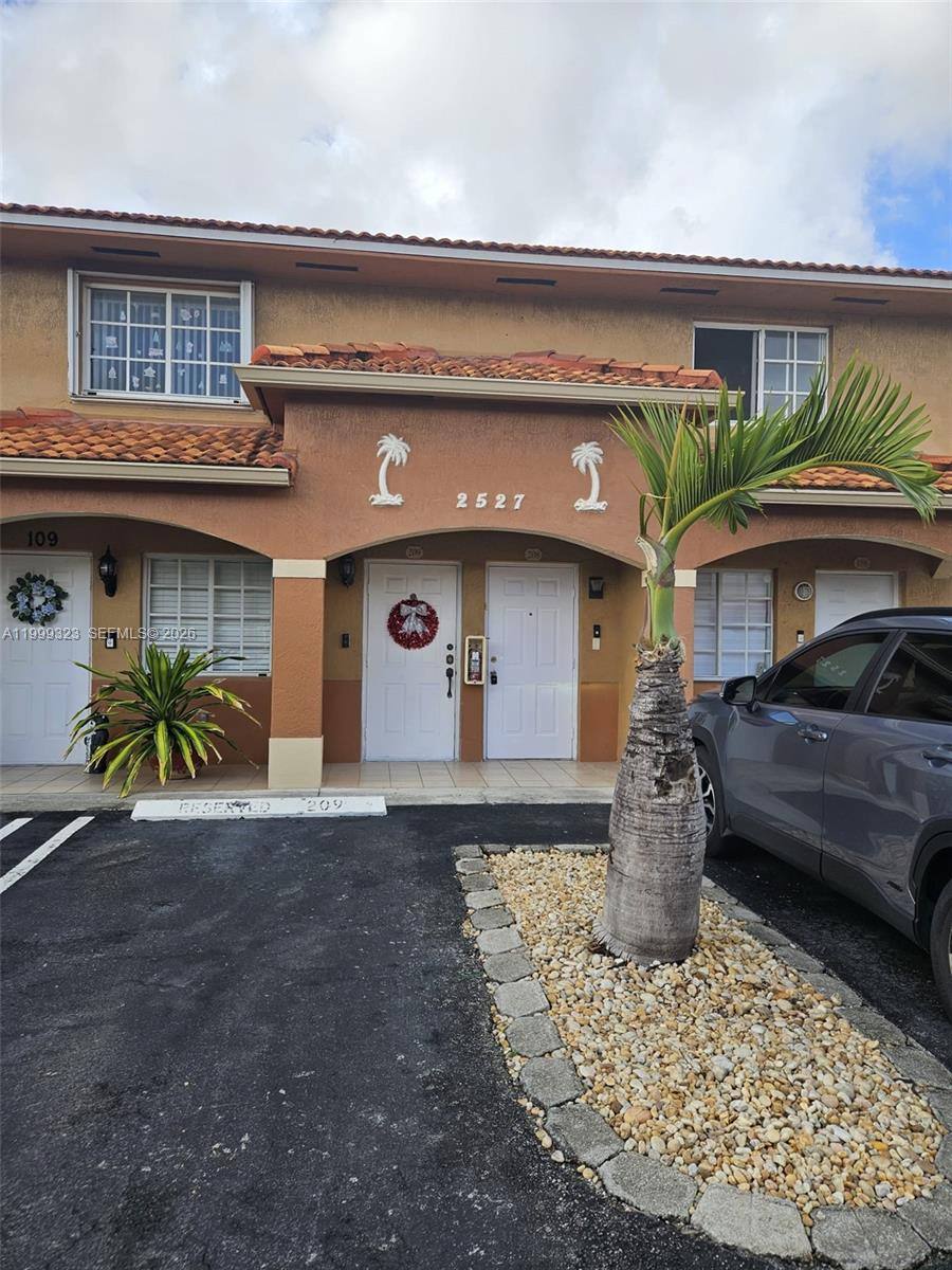 Townhouse for rent at 2527 W 76th St, Hialeah, FL 33016