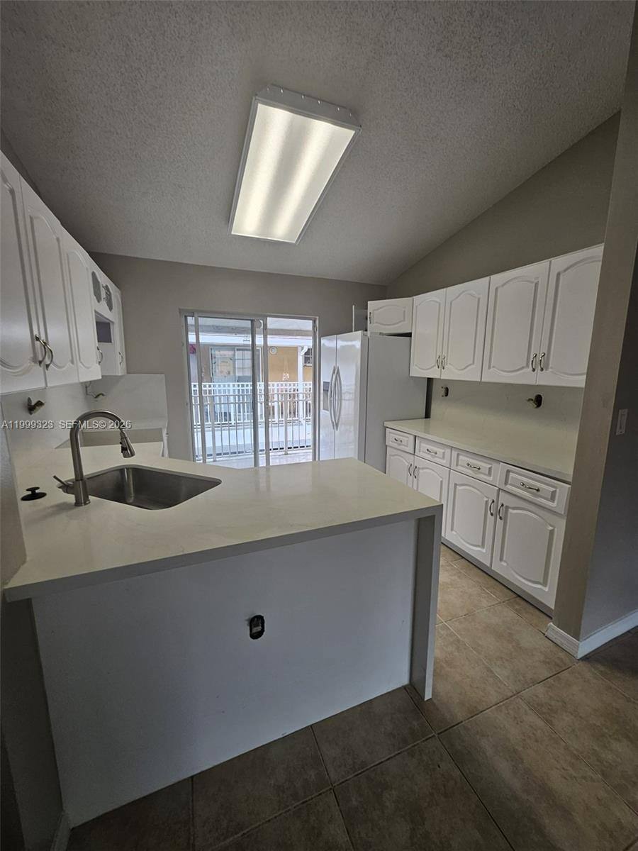 Townhouse for rent at 2527 W 76th St, Hialeah, FL 33016