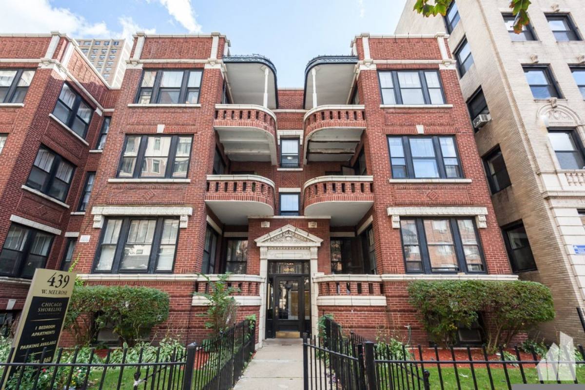 Apartment for rent at 439 W Melrose St #2A, Chicago, IL 60657