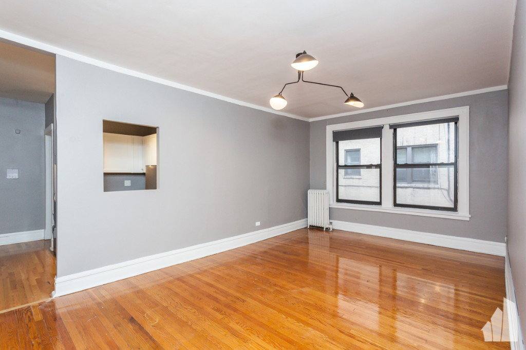 Apartment for rent at 439 W Melrose St #2A, Chicago, IL 60657