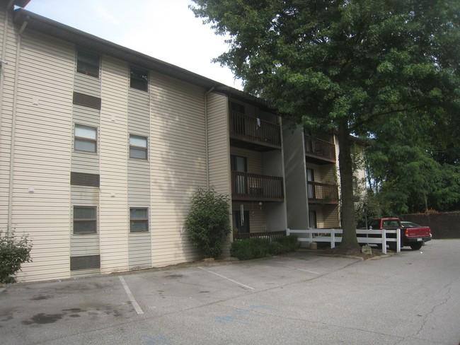 Apartment for rent at 211 Georges Dr, Charleston, WV 25306