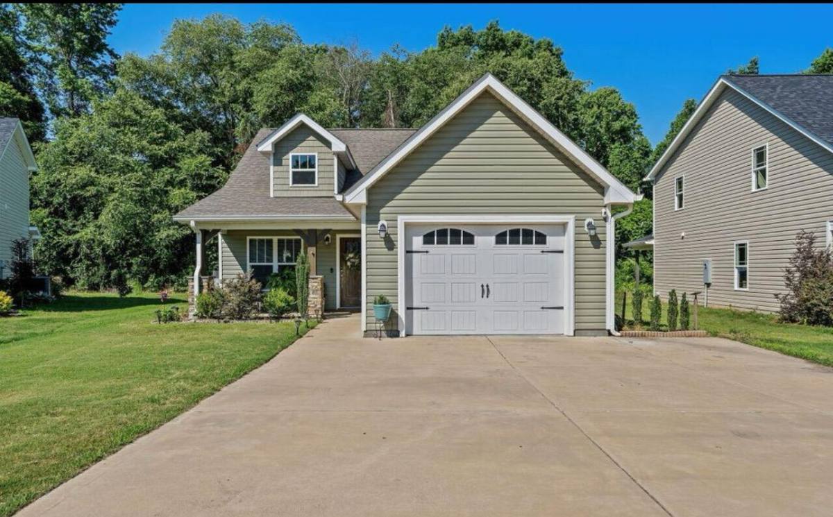 House for rent at 116 Cove Place #1, Clinton, NC 28328