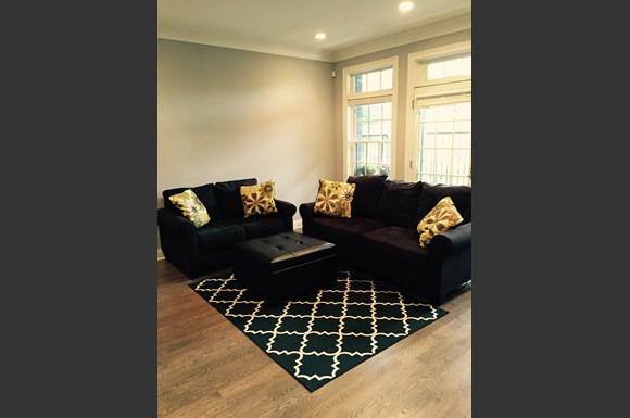 Apartment for rent at 1241 W Oakdale #1E, Chicago, IL 60657