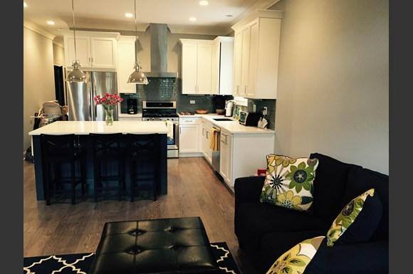 Apartment for rent at 1241 W Oakdale #1E, Chicago, IL 60657