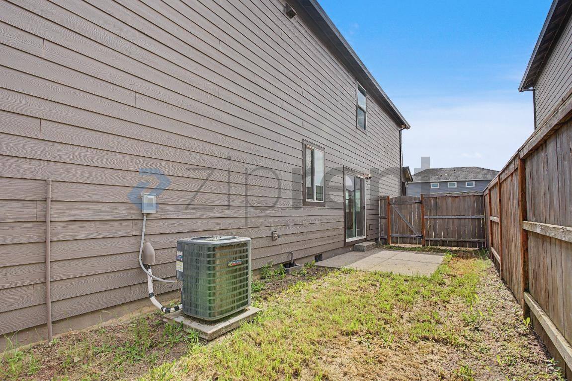 House for rent at 555 Stoller St, Woodburn, OR 97071