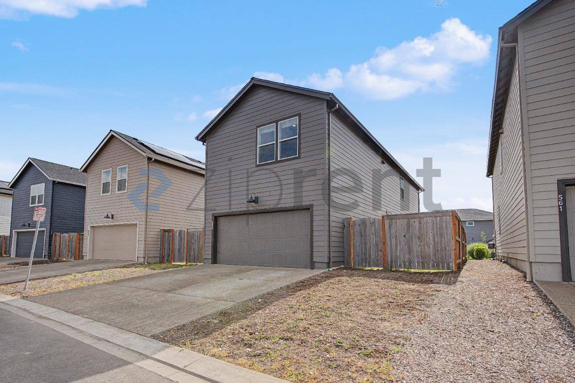 House for rent at 555 Stoller St, Woodburn, OR 97071