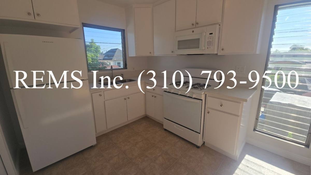Apartment for rent at 643 E 47th St, Los Angeles, CA 90011