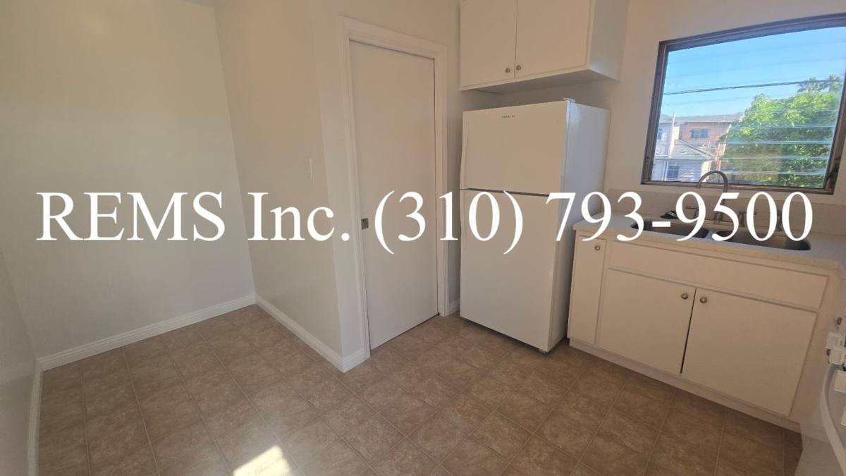 Apartment for rent at 643 E 47th St, Los Angeles, CA 90011