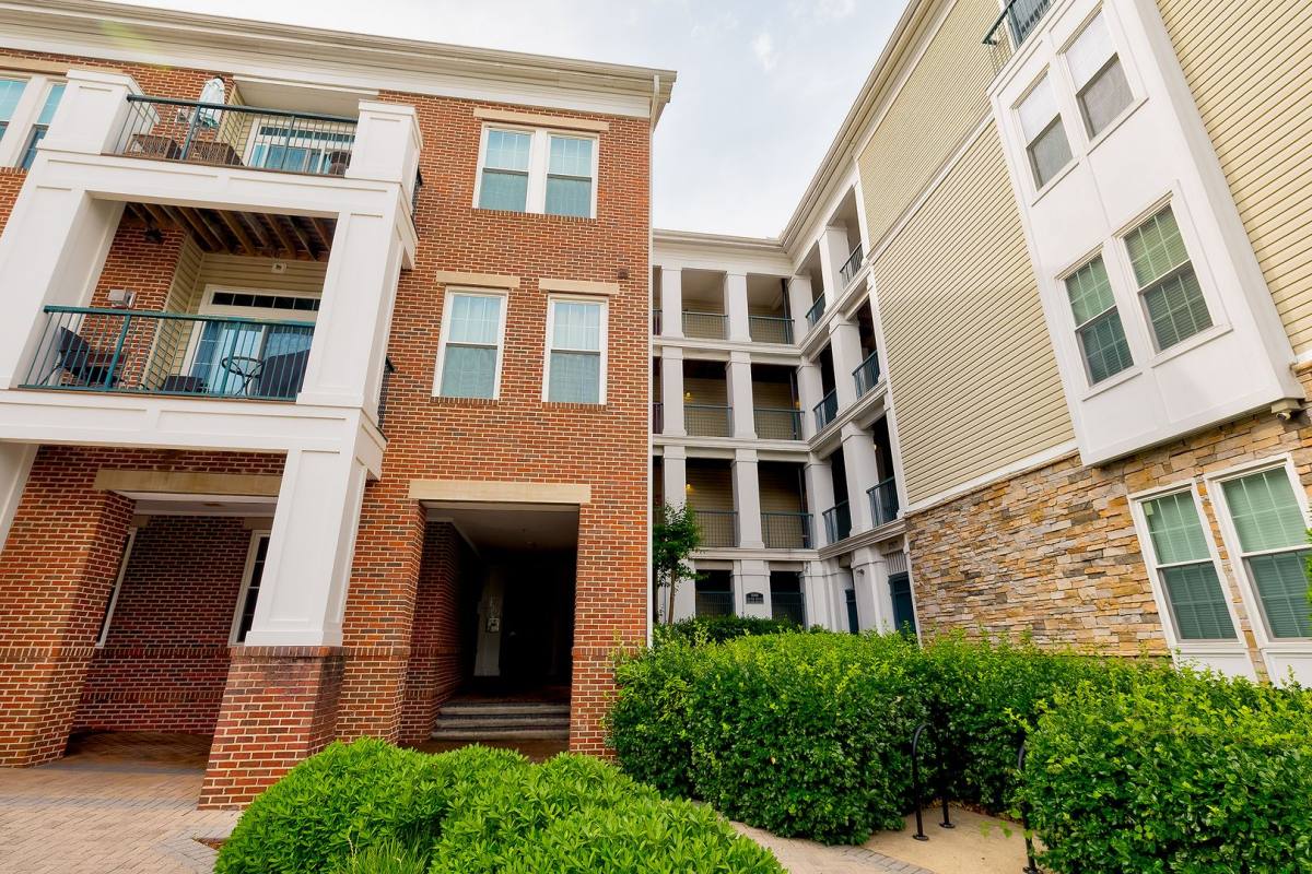 Condo for rent at 2301 25th St S, Arlington, VA 22206