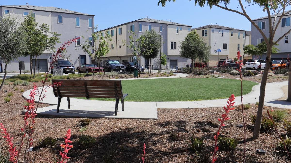 Townhouse for rent at 1644 Waterside Dr, San Diego, CA 92154