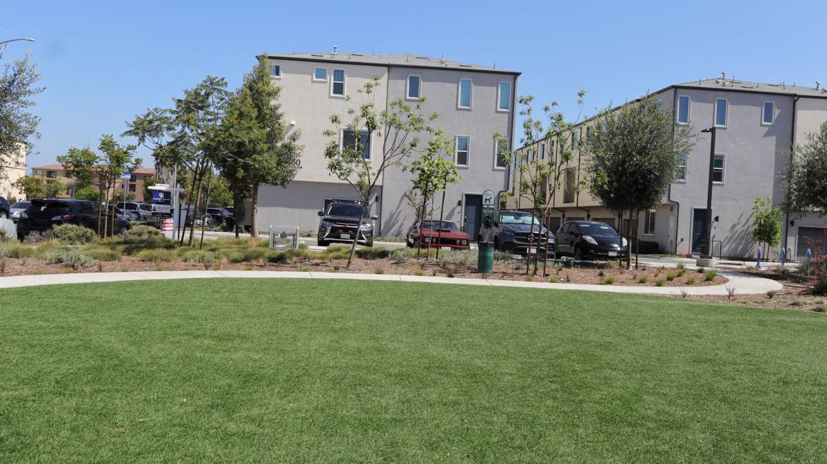 Townhouse for rent at 1644 Waterside Dr, San Diego, CA 92154