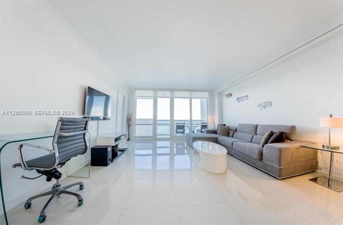 Apartment for rent at 5601 Collins Ave, Miami Beach, FL 33140