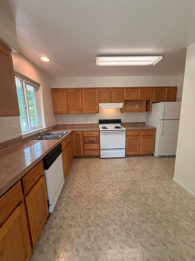Apartment for rent at 1683 Ono Ave, Eugene, OR 97404