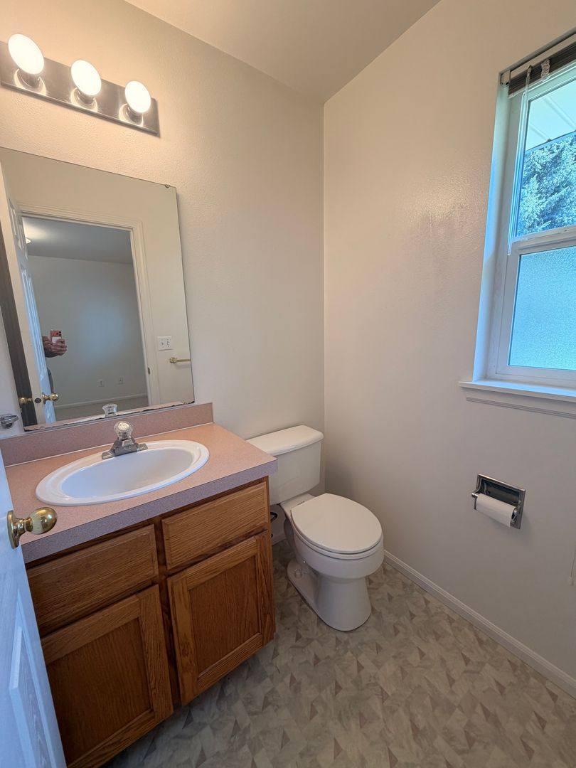 Apartment for rent at 1683 Ono Ave, Eugene, OR 97404