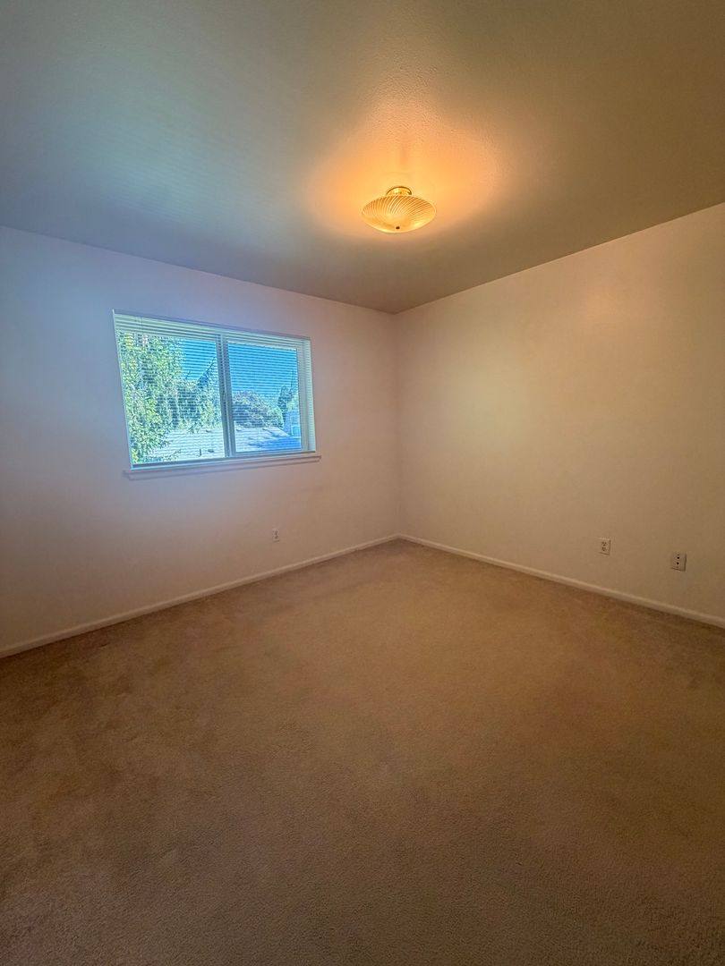 Apartment for rent at 1683 Ono Ave, Eugene, OR 97404