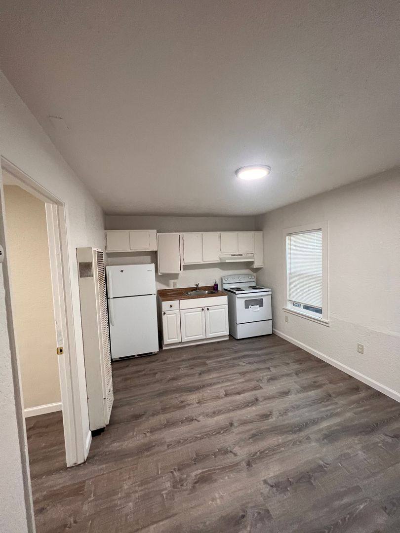 Apartment for rent at 33 Washington St, Pittsburg, CA 94565