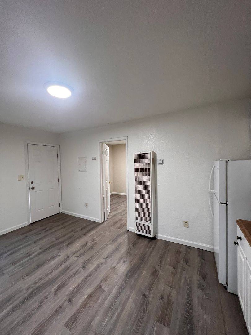Apartment for rent at 33 Washington St, Pittsburg, CA 94565