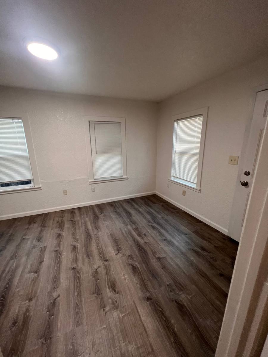Apartment for rent at 33 Washington St, Pittsburg, CA 94565