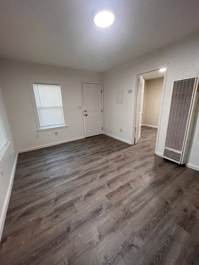 Apartment for rent at 33 Washington St, Pittsburg, CA 94565