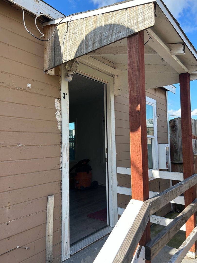 Apartment for rent at 33 Washington St, Pittsburg, CA 94565