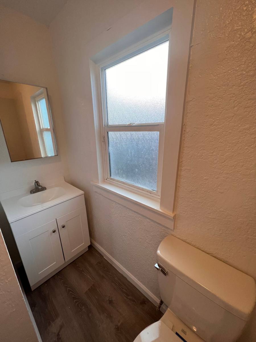 Apartment for rent at 33 Washington St, Pittsburg, CA 94565