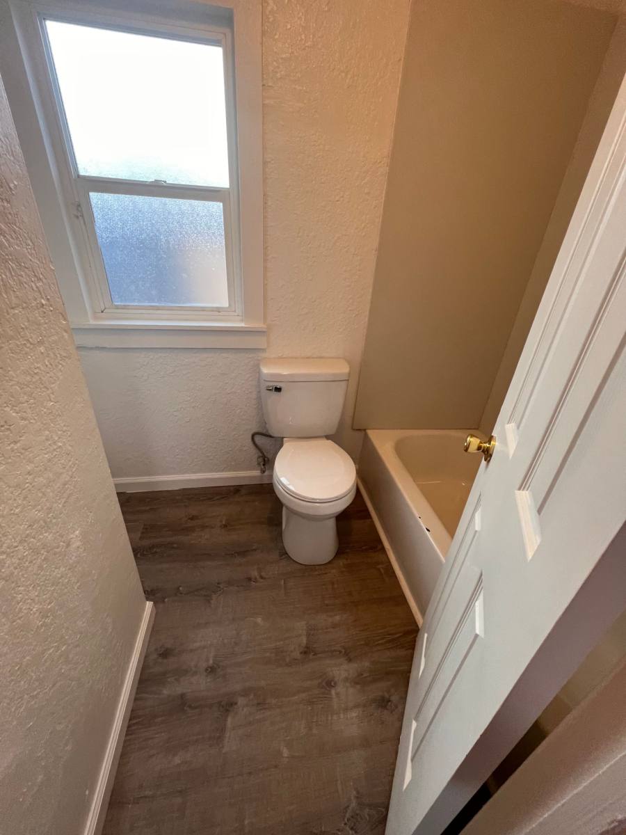 Apartment for rent at 33 Washington St, Pittsburg, CA 94565