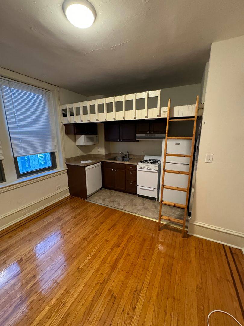 Apartment for rent at 1530 Spruce St, Philadelphia, PA 19102