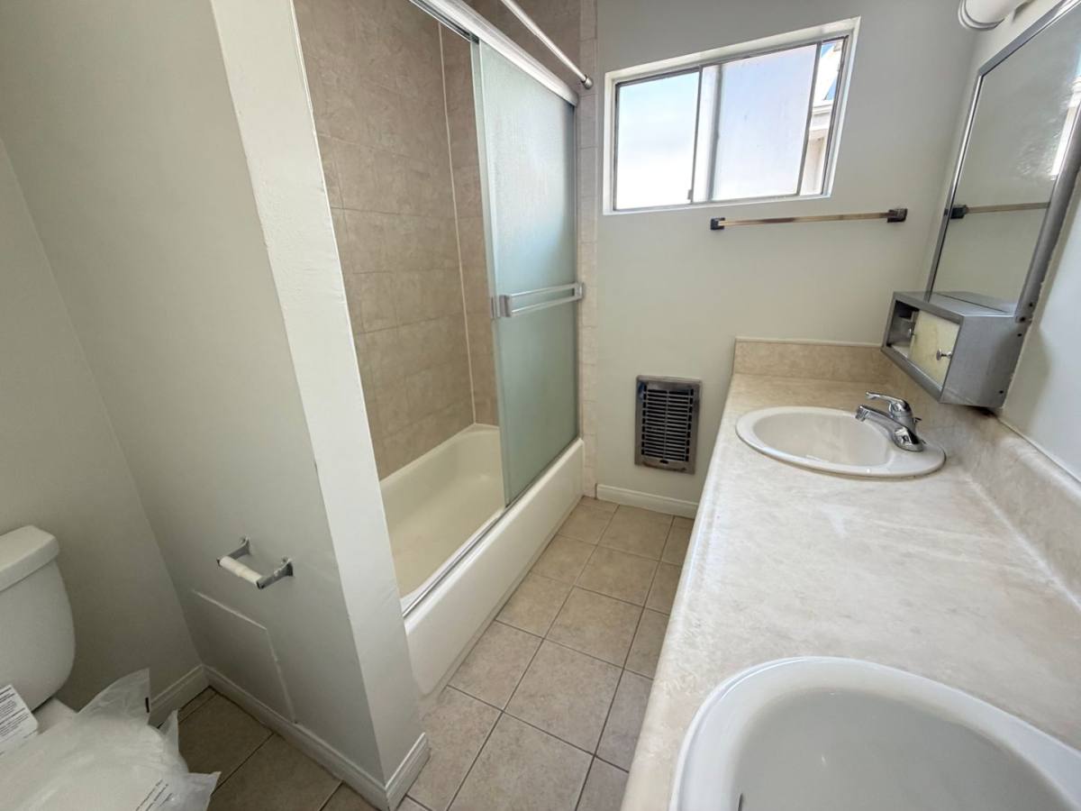 Apartment for rent at 120 E Live Oak St, Monrovia, CA 91016