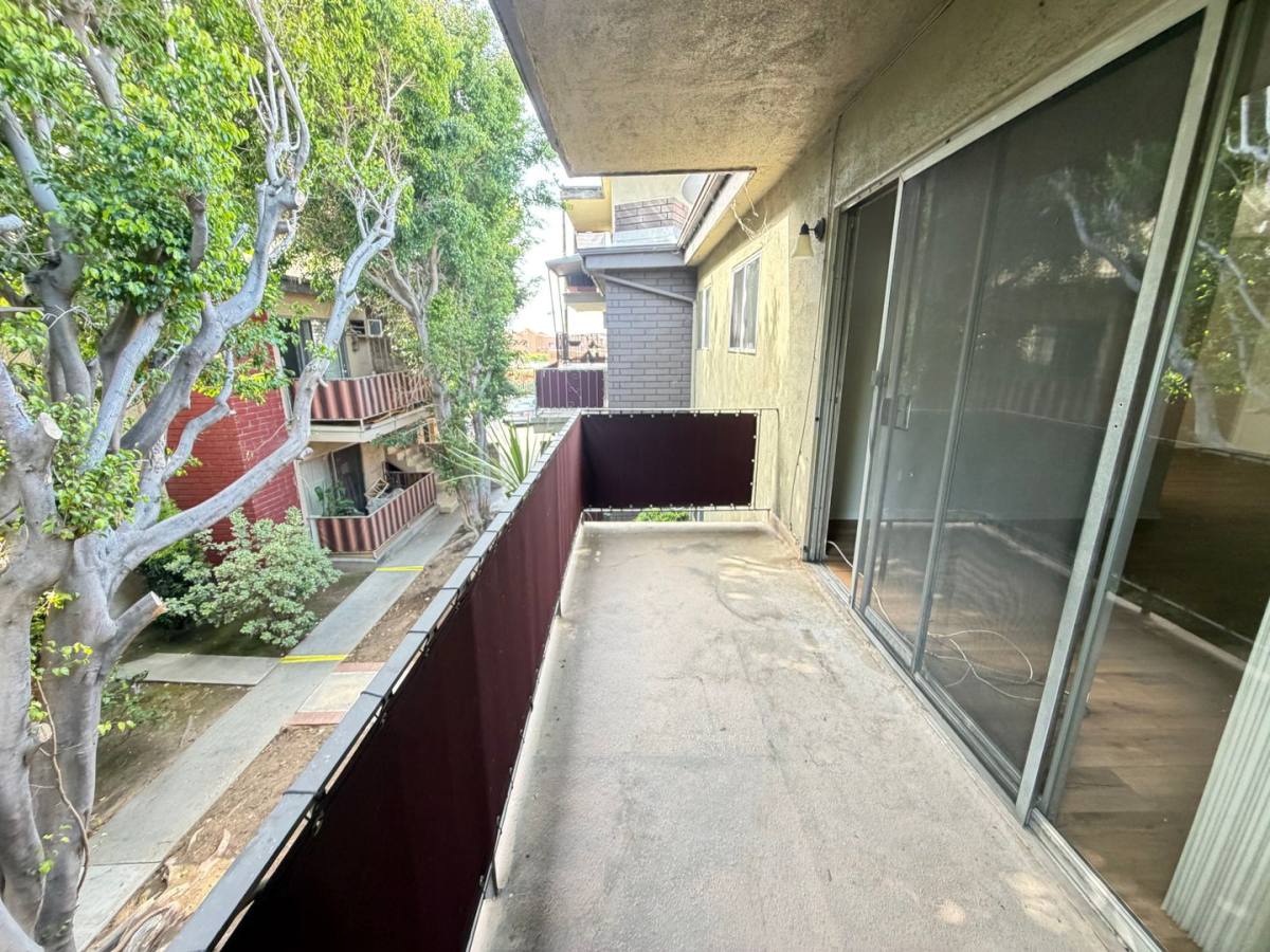 Apartment for rent at 120 E Live Oak St, Monrovia, CA 91016