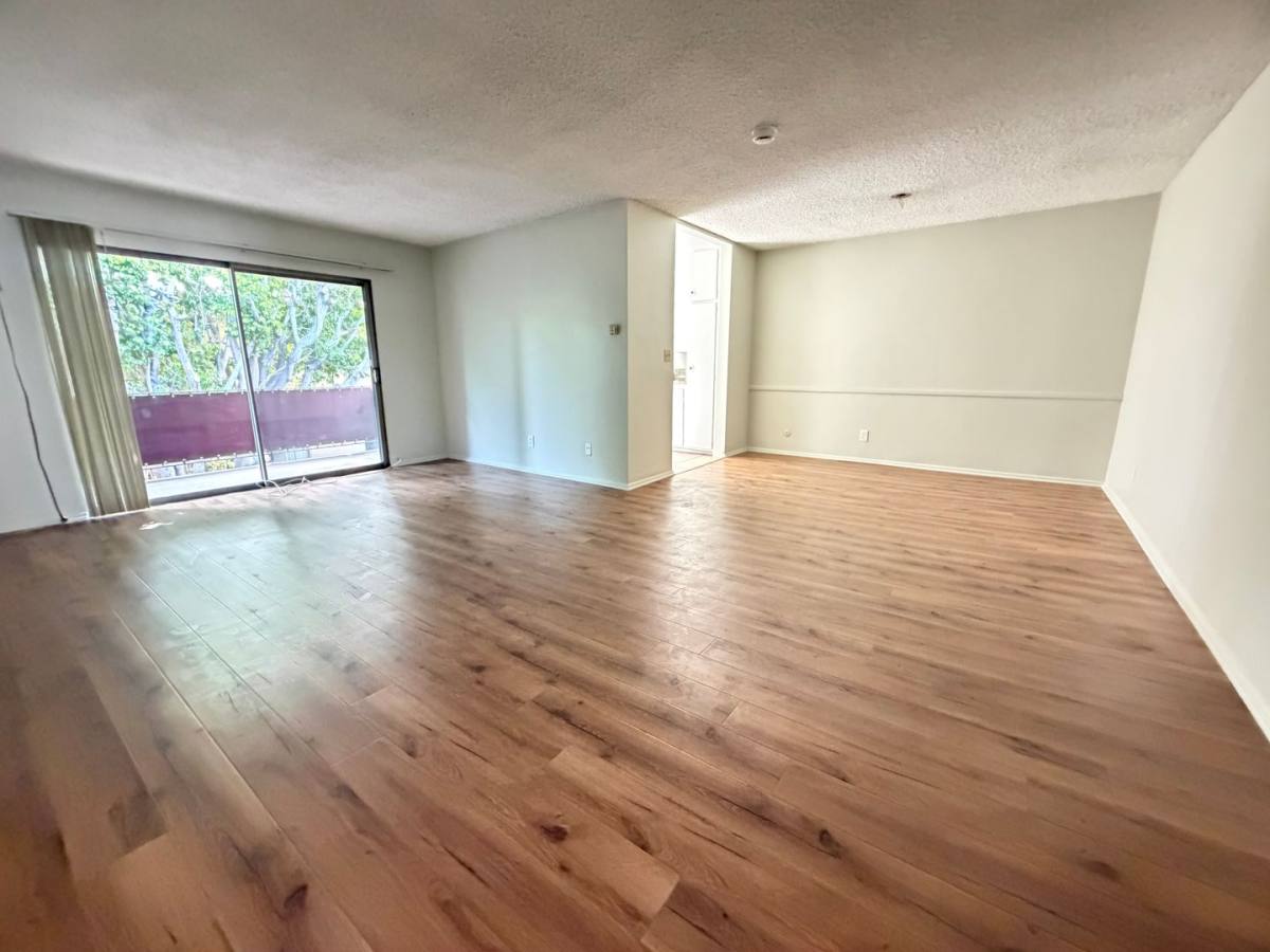 Apartment for rent at 120 E Live Oak St, Monrovia, CA 91016