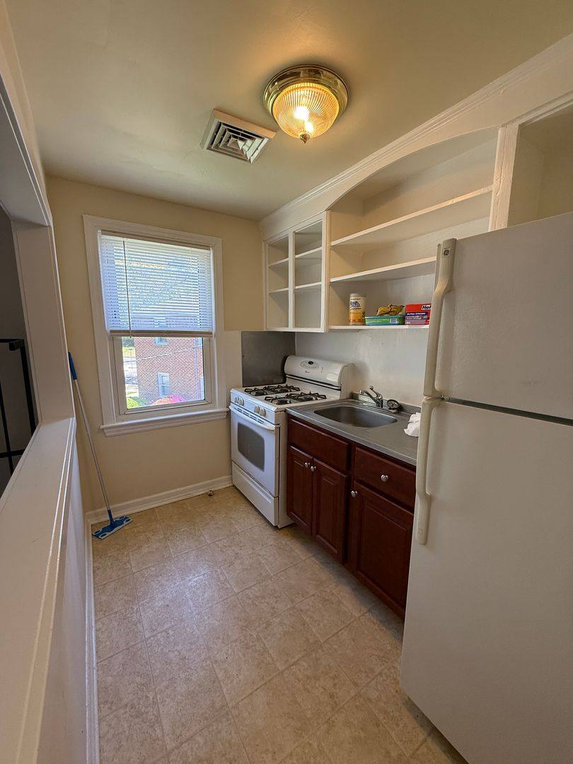 Apartment for rent at 203 Reading & 302 Beachwood Ave, Oaklyn, NJ 08107