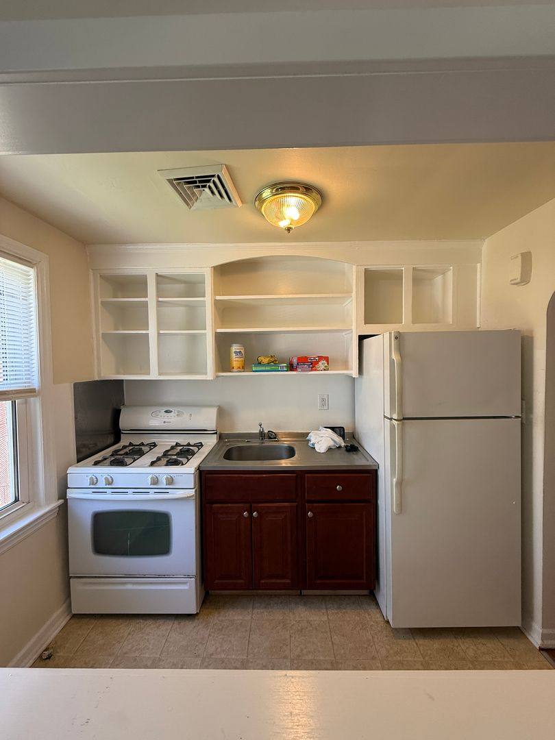 Apartment for rent at 203 Reading & 302 Beachwood Ave, Oaklyn, NJ 08107