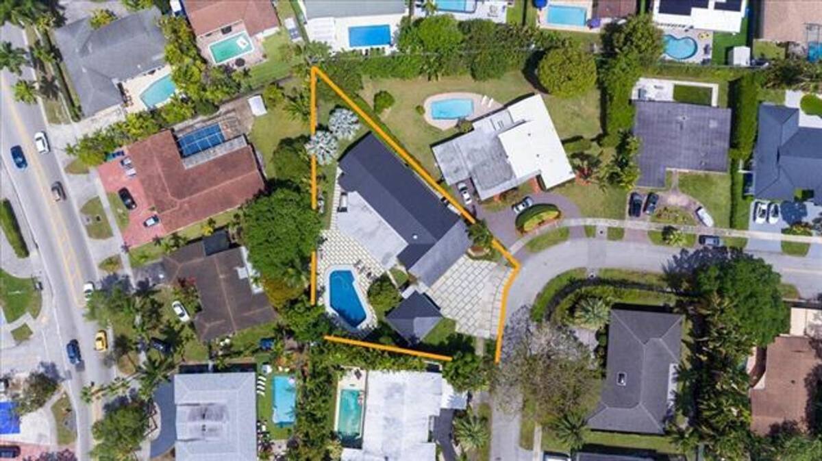 House for rent at 20100 NE 20th Court, Miami, FL 33179