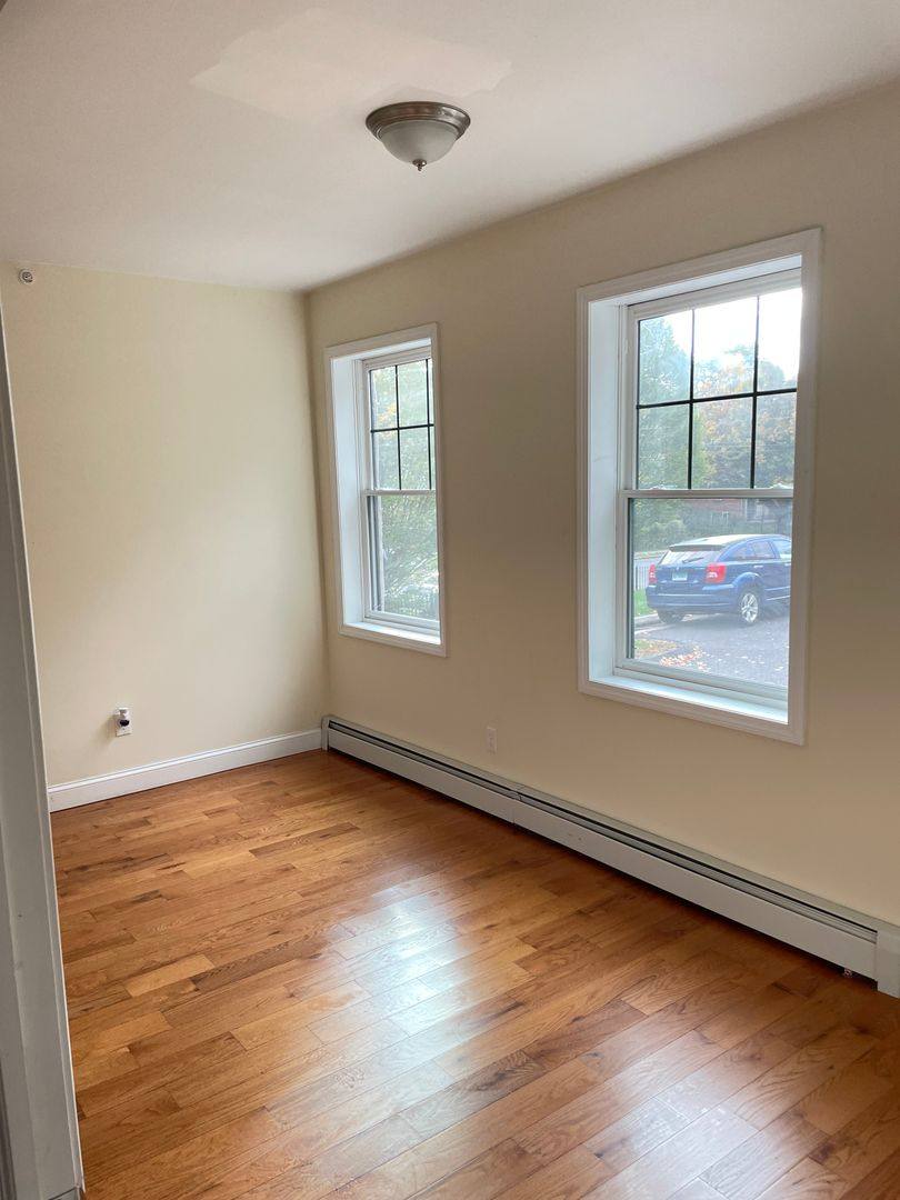 Apartment for rent at 293-301 Farmington Ave, Hartford, CT 06105