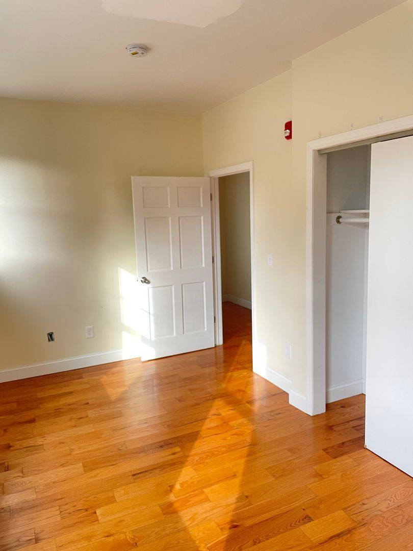 Apartment for rent at 293-301 Farmington Ave, Hartford, CT 06105